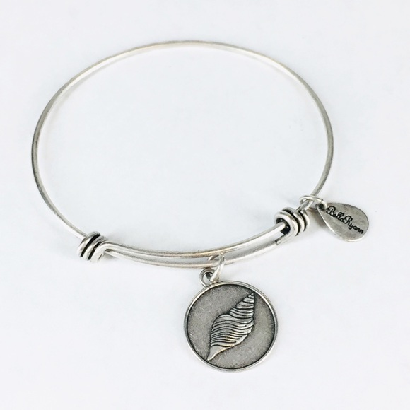Bella Ryann Jewelry - Bella Ryann Sea Shell Seashell Charm Bracelet